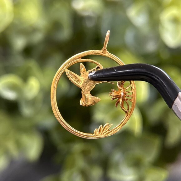 Adorable 10K Gold Hummingbird Pendant - Picture 3 of 7